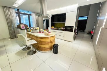 (RENOVATED) 3 Storey Bungalow @ Casabella, Kota Damansara PJ (Type D)