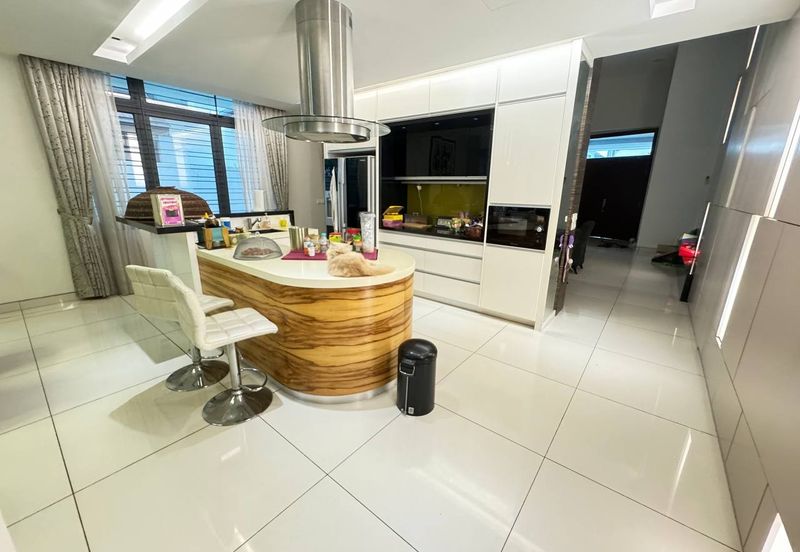 (RENOVATED) 3 Storey Bungalow @ Casabella, Kota Damansara PJ (Type D)