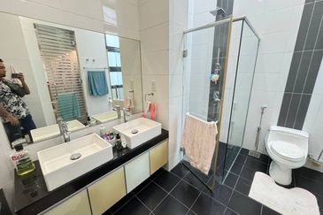 (RENOVATED) 3 Storey Bungalow @ Casabella, Kota Damansara PJ (Type D)