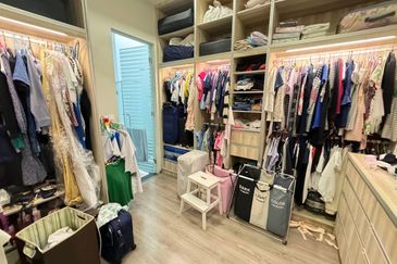 (RENOVATED) 3 Storey Bungalow @ Casabella, Kota Damansara PJ (Type D)