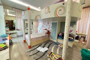 (RENOVATED) 3 Storey Bungalow @ Casabella, Kota Damansara PJ (Type D)