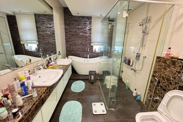 (RENOVATED) 3 Storey Bungalow @ Casabella, Kota Damansara PJ (Type D)