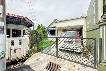 (CORNER LOT) Single Storey Terrace, Taman Rasah Jaya, Seremban