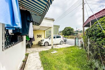 (CORNER LOT) Single Storey Terrace, Taman Rasah Jaya, Seremban