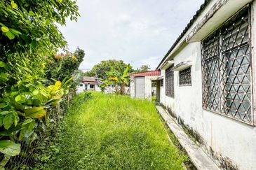 (CORNER LOT) Single Storey Terrace, Taman Rasah Jaya, Seremban