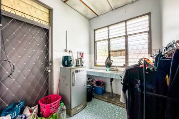 (CORNER LOT) Single Storey Terrace, Taman Rasah Jaya, Seremban