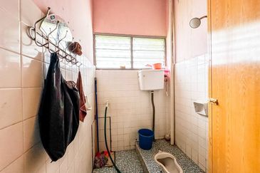 (CORNER LOT) Single Storey Terrace, Taman Rasah Jaya, Seremban