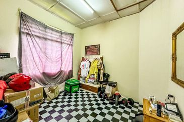 (CORNER LOT) Single Storey Terrace, Taman Rasah Jaya, Seremban