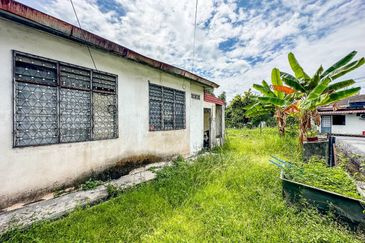 (CORNER LOT) Single Storey Terrace, Taman Rasah Jaya, Seremban