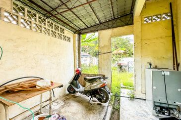 (CORNER LOT) Single Storey Terrace, Taman Rasah Jaya, Seremban