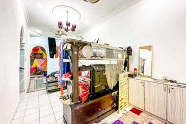 (RENOVATED) Single Storey Terrace Taman Ixora, Bandar Baru Salak Tinggi Sepang