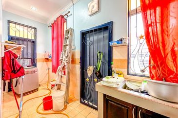 (RENOVATED) Single Storey Terrace Taman Ixora, Bandar Baru Salak Tinggi Sepang