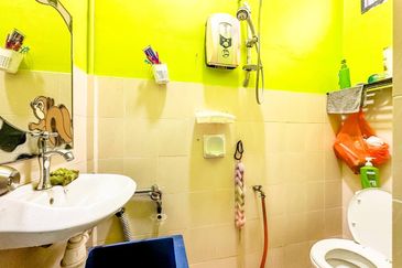 (RENOVATED) Single Storey Terrace Taman Ixora, Bandar Baru Salak Tinggi Sepang