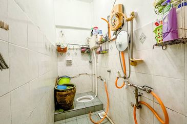 (RENOVATED) 2 Storey Terrace, Taman Sri Haneco, Semenyih