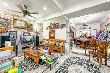 (RENOVATED) 2 Storey Terrace, Taman Sri Haneco, Semenyih
