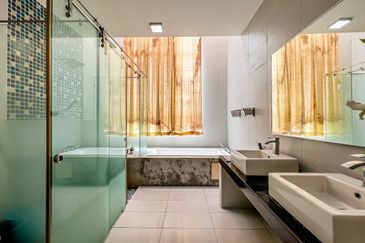 (GATED GUARDED) Corner Lot 2 Storey Bungalow Frangipani Villas, Laman Cempaka, Kota Seriemas