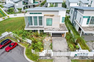 (GATED GUARDED) Corner Lot 2 Storey Bungalow Frangipani Villas, Laman Cempaka, Kota Seriemas