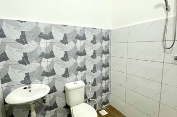 (RENOVATED) 2 Storey Terrace House Taman Asa Jaya, Kajang