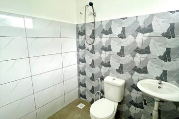 (RENOVATED) 2 Storey Terrace House Taman Asa Jaya, Kajang