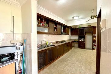 (RENOVATED) Semi-D 2 Storey Taman Desa Mewah, Semenyih