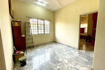 (RENOVATED) Semi-D 2 Storey Taman Desa Mewah, Semenyih