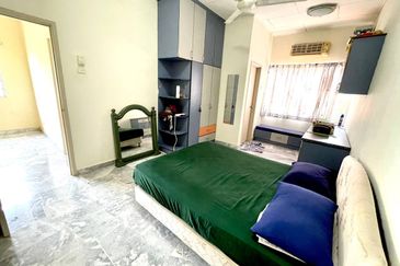 (RENOVATED) Semi-D 2 Storey Taman Desa Mewah, Semenyih