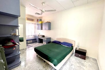 (RENOVATED) Semi-D 2 Storey Taman Desa Mewah, Semenyih