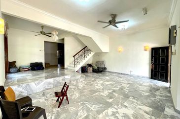 (RENOVATED) Semi-D 2 Storey Taman Desa Mewah, Semenyih