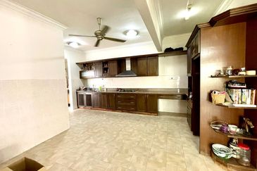 (RENOVATED) Semi-D 2 Storey Taman Desa Mewah, Semenyih