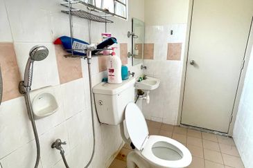 (RENOVATED) Semi-D 2 Storey Taman Desa Mewah, Semenyih