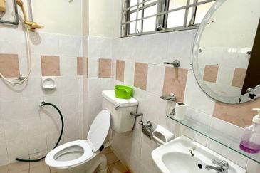 (RENOVATED) Semi-D 2 Storey Taman Desa Mewah, Semenyih