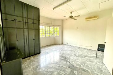 (RENOVATED) Semi-D 2 Storey Taman Desa Mewah, Semenyih