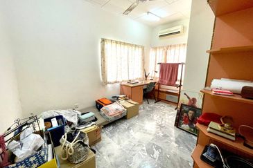 (RENOVATED) Semi-D 2 Storey Taman Desa Mewah, Semenyih