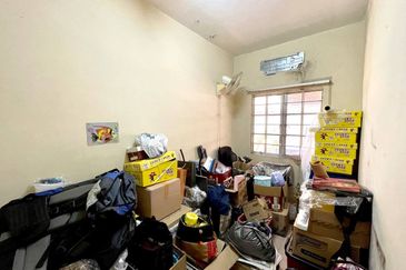 (RENOVATED) Semi-D 2 Storey Taman Desa Mewah, Semenyih