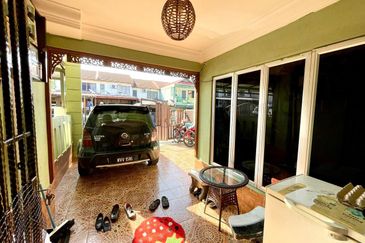 ( FULLY EXTENDED) Intermediate 2 Storey Taman Kantan Permai, Kajang