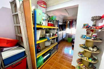 ( FULLY EXTENDED) Intermediate 2 Storey Taman Kantan Permai, Kajang