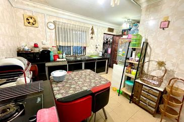 ( FULLY EXTENDED) Intermediate 2 Storey Taman Kantan Permai, Kajang