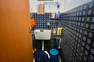 ( FULLY EXTENDED) Intermediate 2 Storey Taman Kantan Permai, Kajang