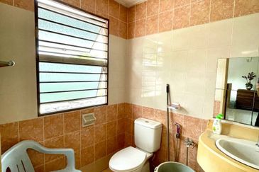 (GATED GUARDED)(FACING PLAYGROUND) Semi-D 2.5 Storey Cluster House, Ascot Hill Residences, Bukit Rahman Putra, Sungai Buloh