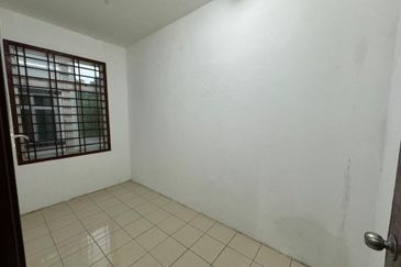 (CORNER LOT) 2.5 Storey Jalan Bayan, Taman Megah Ria, Masai