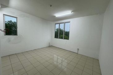 (CORNER LOT) 2.5 Storey Jalan Bayan, Taman Megah Ria, Masai