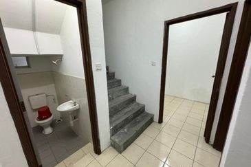 (CORNER LOT) 2.5 Storey Jalan Bayan, Taman Megah Ria, Masai