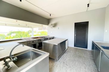 (LUXURY MODERN DESIGNED) 3 Storey Bungalow Presint 8, Putrajaya