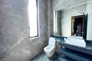 (LUXURY MODERN DESIGNED) 3 Storey Bungalow Presint 8, Putrajaya