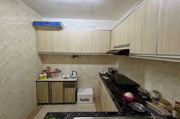 (FREEHOLD) Jasmine Court Apartment, Jalan Bandar Puchong Jaya 