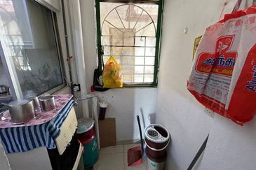 (FREEHOLD) Jasmine Court Apartment, Jalan Bandar Puchong Jaya 