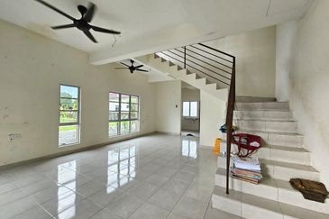 (END LOT) 2 Storey Taman Aqili, Bukit Naga, Seksyen 32, Shah Alam