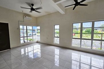 (END LOT) 2 Storey Taman Aqili, Bukit Naga, Seksyen 32, Shah Alam