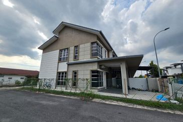 (END LOT) 2 Storey Taman Aqili, Bukit Naga, Seksyen 32, Shah Alam