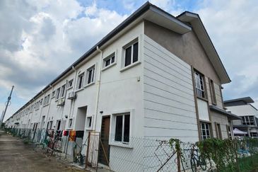 (END LOT) 2 Storey Taman Aqili, Bukit Naga, Seksyen 32, Shah Alam